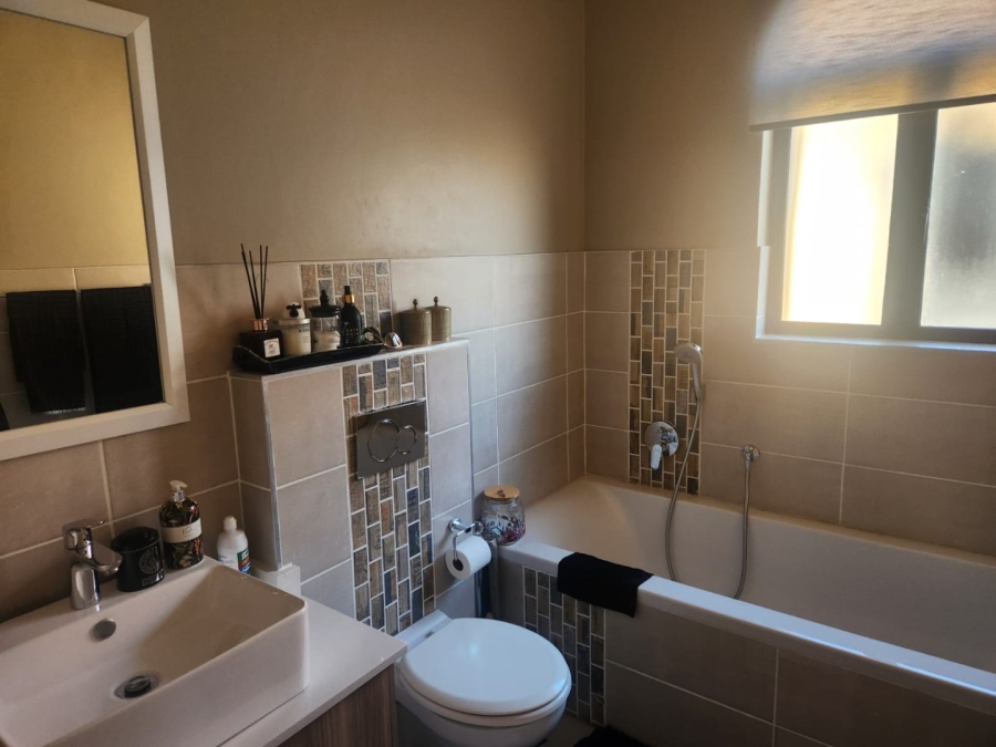 To Let 4 Bedroom Property for Rent in Ifafi North West